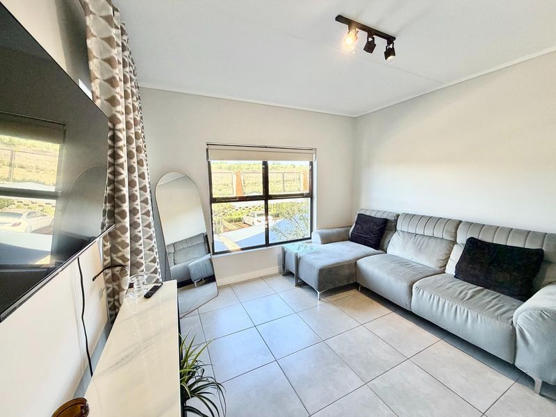 1 Bed - 1 Bath Fully Furnished Apartment with Small Balcony To Rent in Waterfall, Midrand - Photo 4