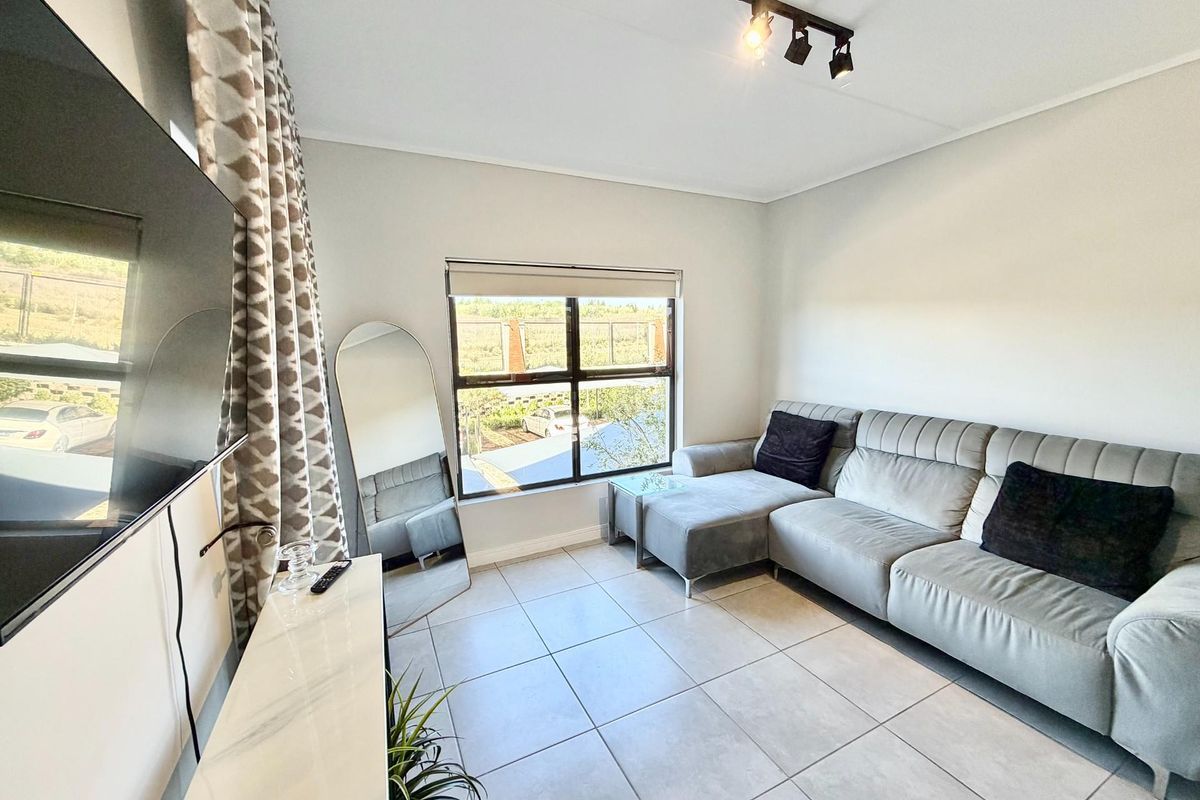 1 Bed - 1 Bath Fully Furnished Apartment with Small Balcony To Rent in Waterfall, Midrand - Photo 4