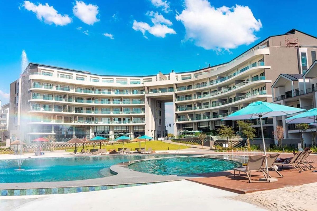 1 Bed - 1 Bath Fully Furnished Apartment with Small Balcony To Rent in Waterfall, Midrand - Photo 2