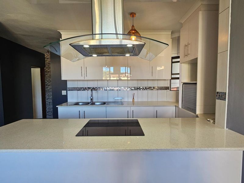 Stylish Coastal Apartment with Beach Access in Shelly Beach - Photo 4