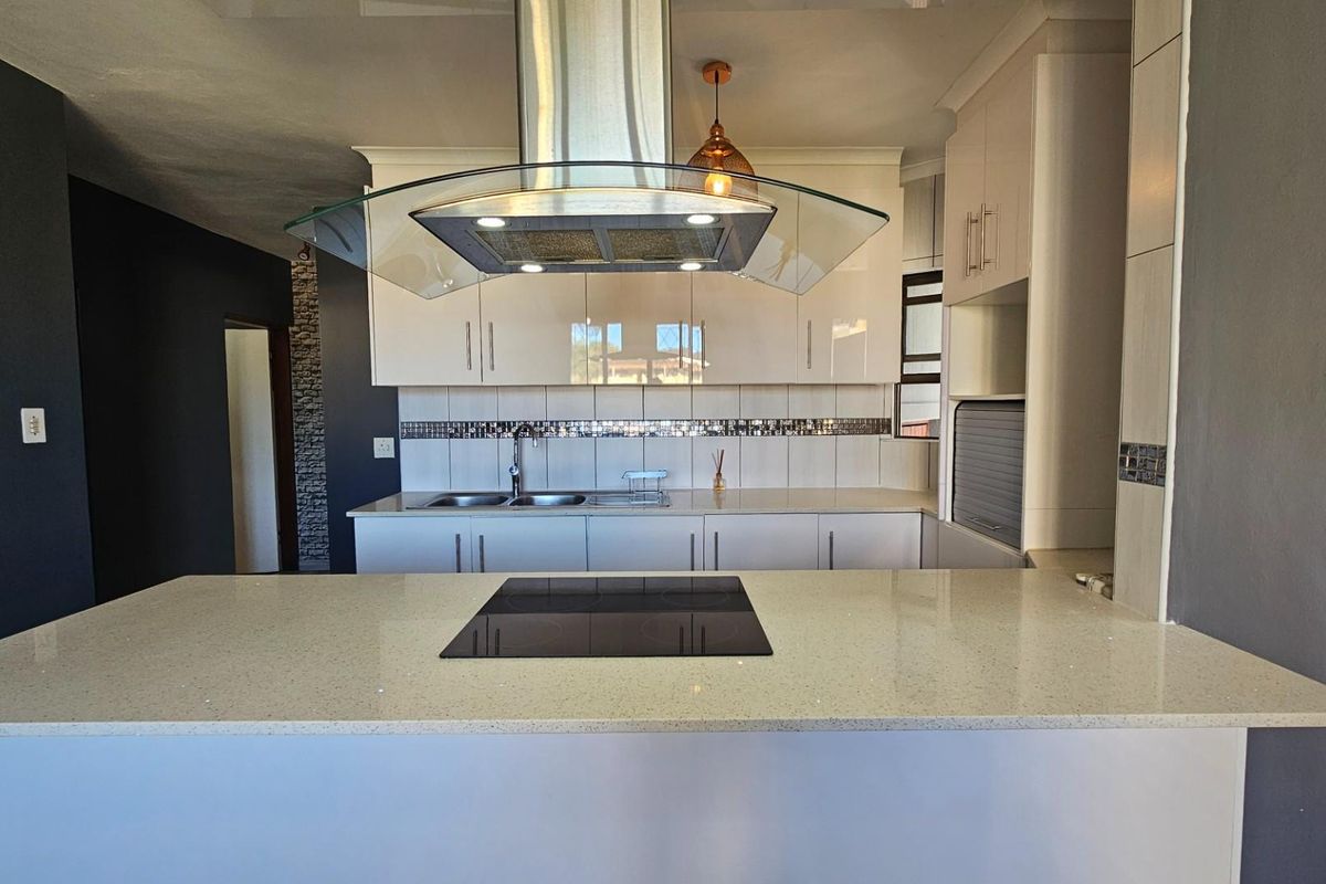 Stylish Coastal Apartment with Beach Access in Shelly Beach - Photo 4