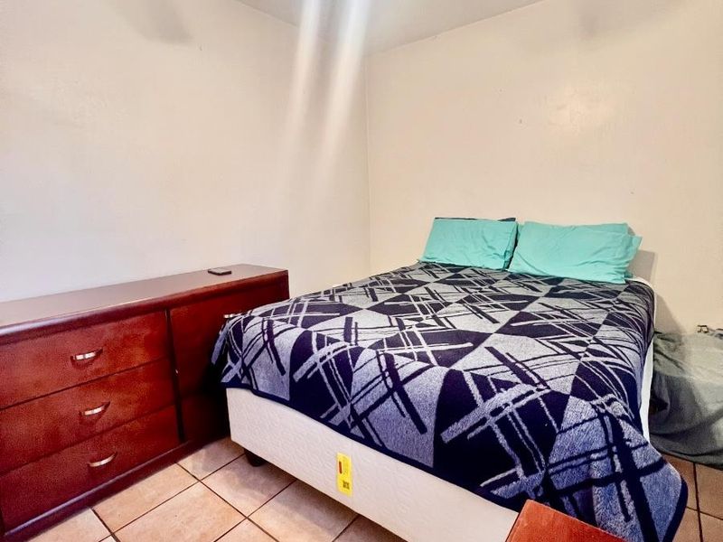Modern 2 Bedroom Apartment in Secure Complex for Sale - Photo 9