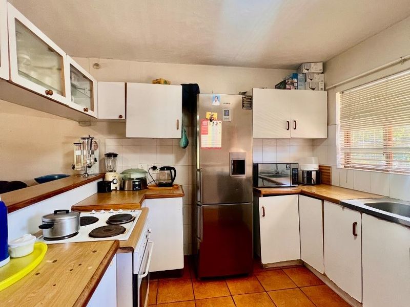 Modern 2 Bedroom Apartment in Secure Complex for Sale - Photo 7