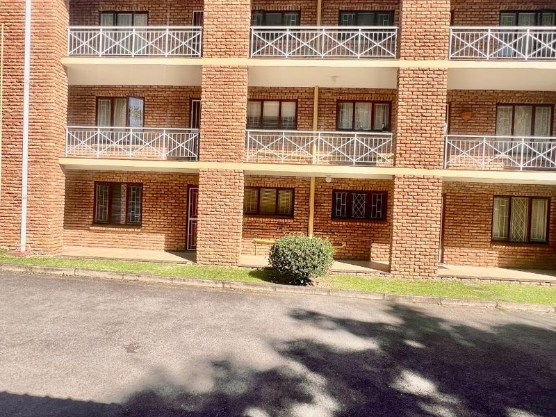 Modern 2 Bedroom Apartment in Secure Complex for Sale - Photo 2