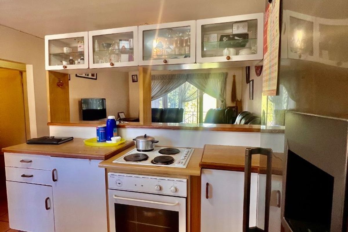 Modern 2 Bedroom Apartment in Secure Complex for Sale - Photo 5