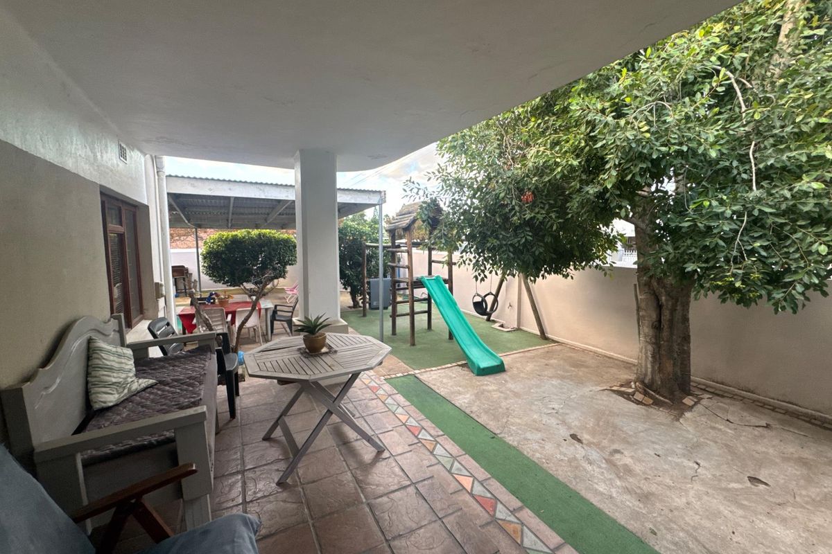 4 Bedroom House To Rent in Bella Vista Paarl - Photo 2