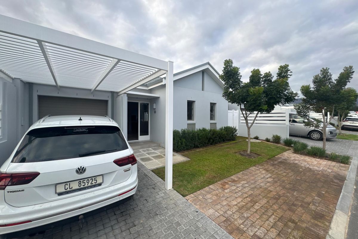 Modern 3 Bedroom House To Rent in Le Parc - Photo 3