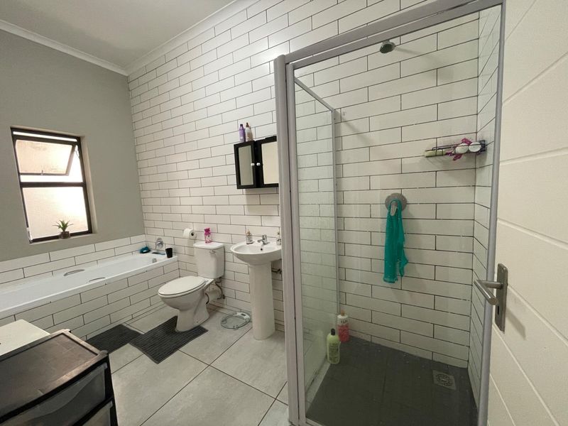 2 Bedroom Apartment To Rent in Glen Marais, Kempton Park - Photo 4