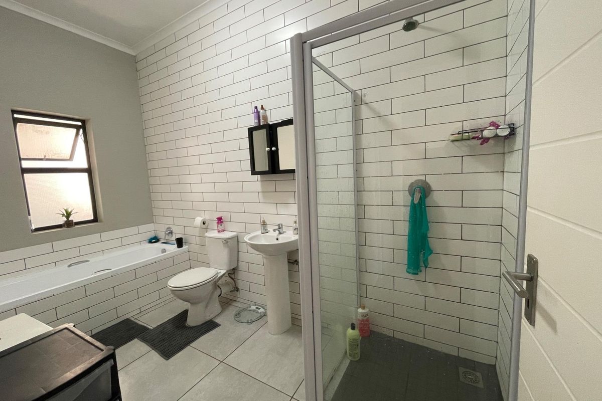 2 Bedroom Apartment To Rent in Glen Marais, Kempton Park - Photo 4