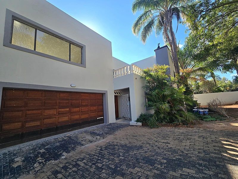 6 Bedroom Home For Sale in Montana Park. - Photo 4
