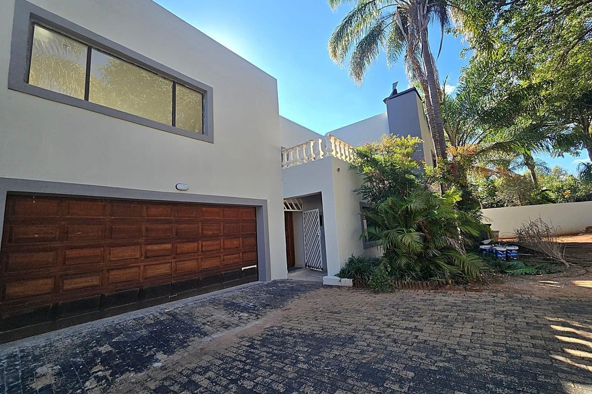 6 Bedroom Home For Sale in Montana Park. - Photo 4
