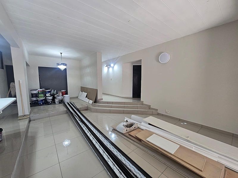 6 Bedroom Home For Sale in Montana Park. - Photo 6
