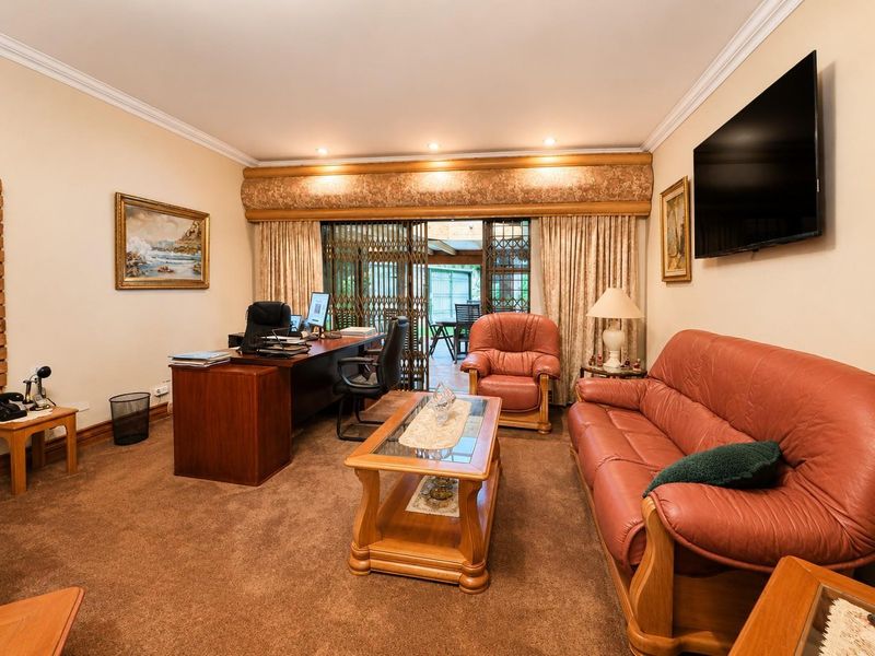 Spacious, Well-Built Family Home in a Prime Estate in Meyersdal - Photo 8