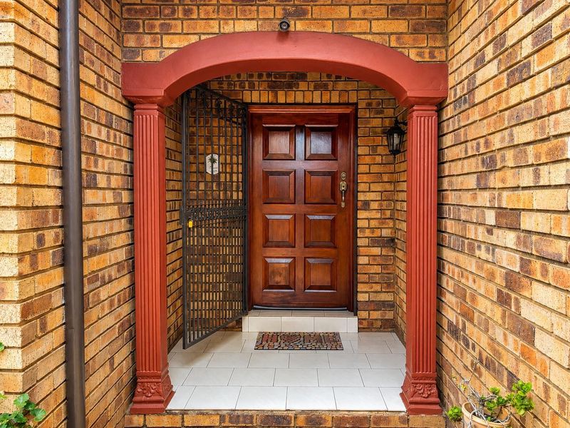 Spacious, Well-Built Family Home in a Prime Estate in Meyersdal - Photo 6