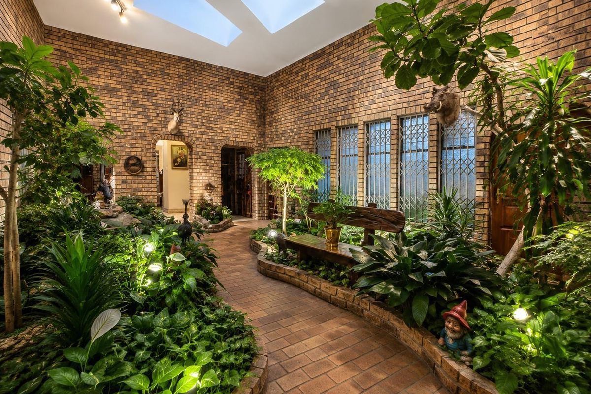 Spacious, Well-Built Family Home in a Prime Estate in Meyersdal - Photo 4