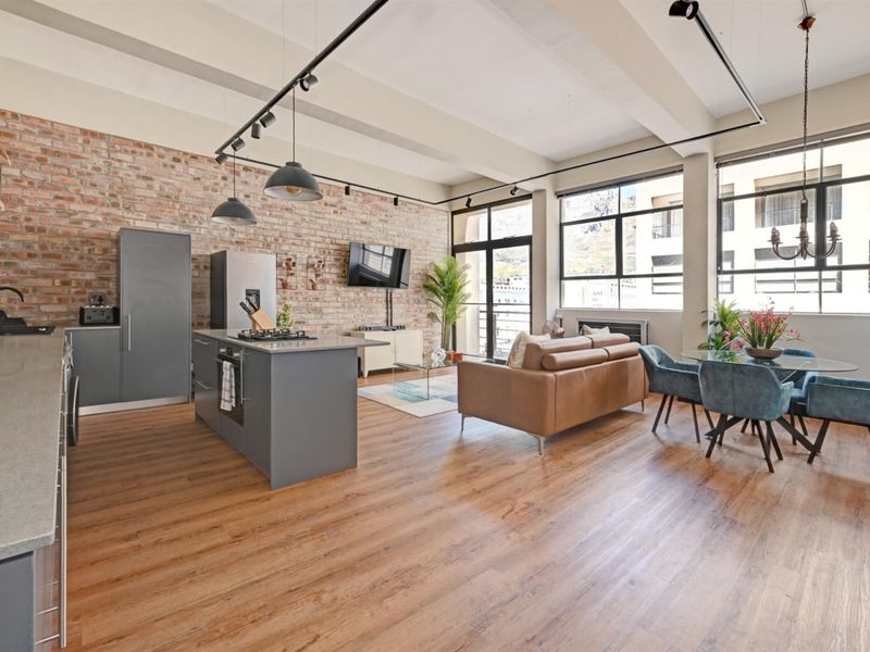 CONTEMPORARY FULLY FURNISHED LARGE 1 BED APARTMENT IN CAPE TOWN - Photo 6