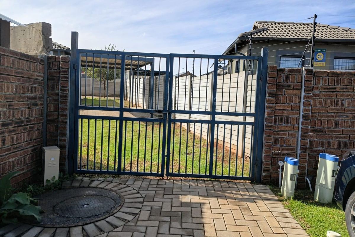 House For Sale in Mindalore, Krugersdorp - Photo 3