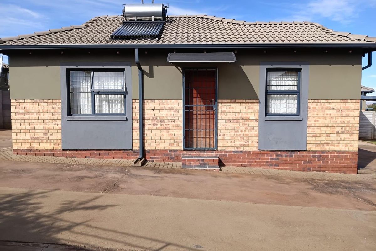 House For Sale in Mindalore, Krugersdorp - Photo 2