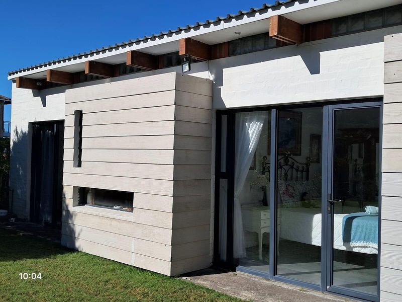 Architecturally Designed Coastal Home - Dual Aspect Views - Designed with Nature in Mind! - Photo 3