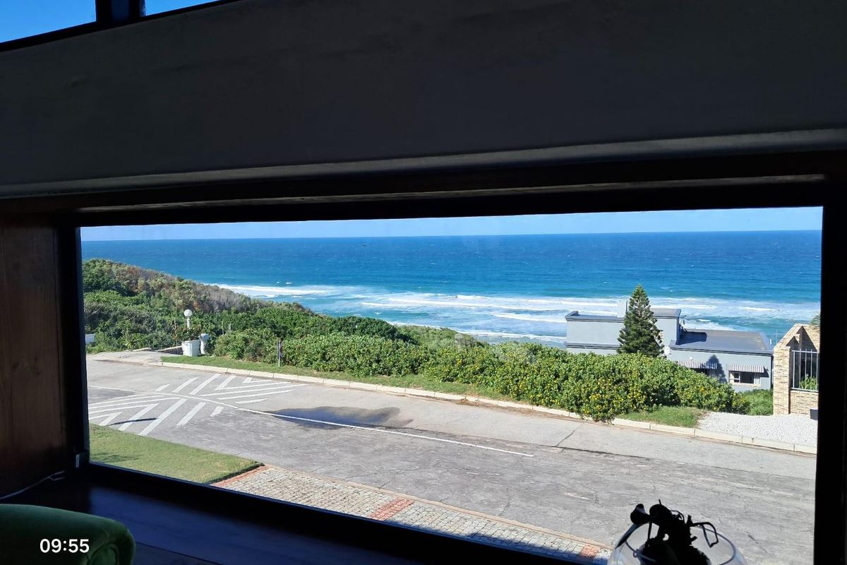 Architecturally Designed Coastal Home - Dual Aspect Views - Designed with Nature in Mind! - Photo 4