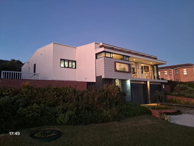 Architecturally Designed Coastal Home - Dual Aspect Views - Designed with Nature in Mind! - Photo 4