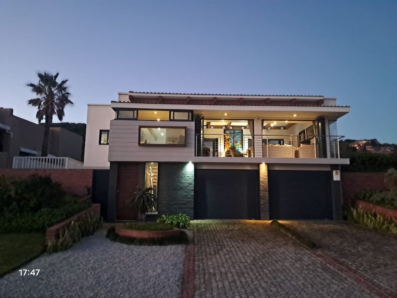 Architecturally Designed Coastal Home - Dual Aspect Views - Designed with Nature in Mind! - Photo 3