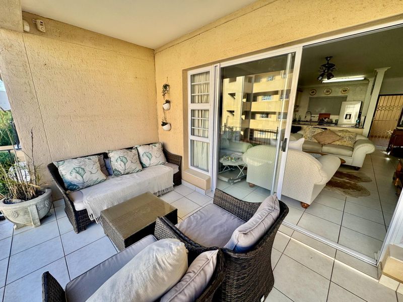 Stylish Coastal Apartment with Direct Beach Access - Photo 10