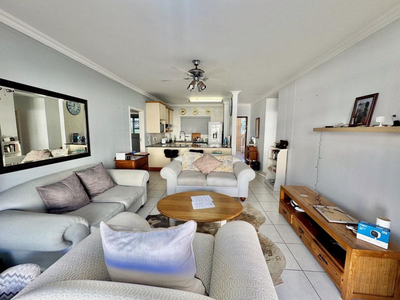 Stylish Coastal Apartment with Direct Beach Access - Photo 8