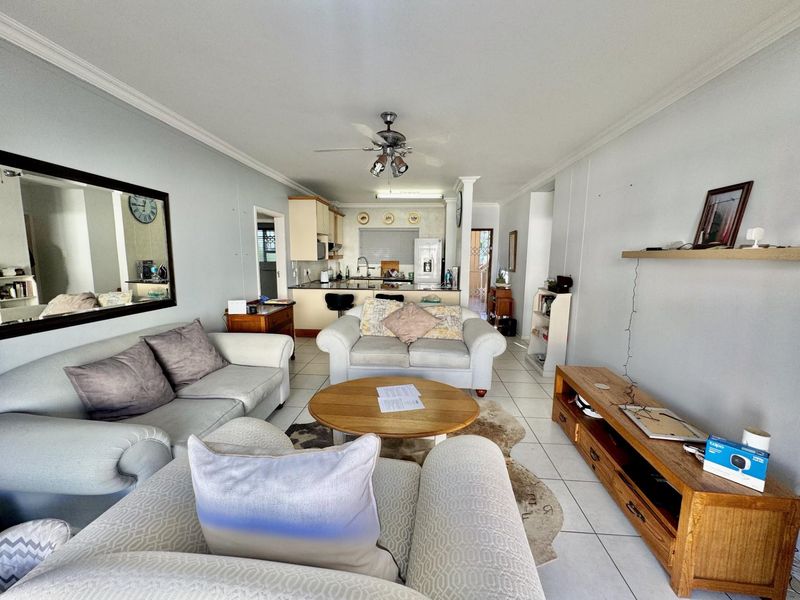 Stylish Coastal Apartment with Direct Beach Access - Photo 6