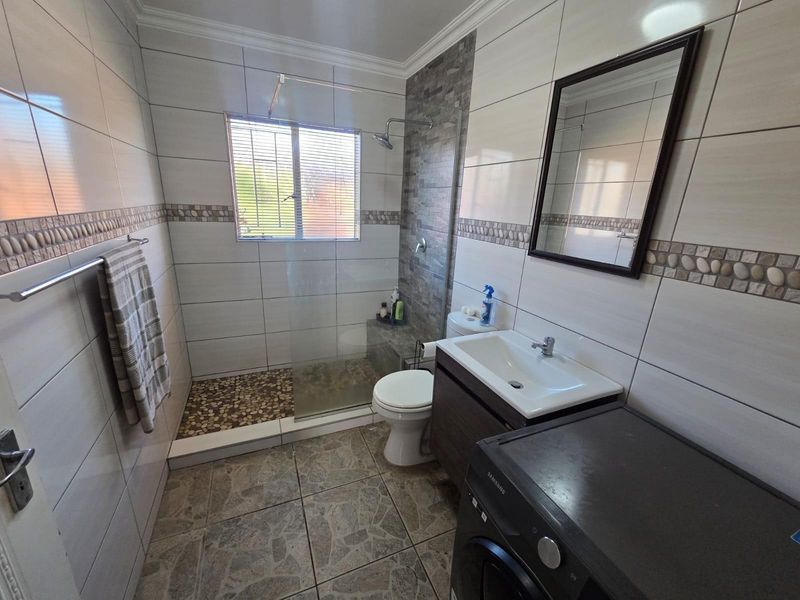 Beautiful Three-Bedroom Townhouse for Sale - Photo 6
