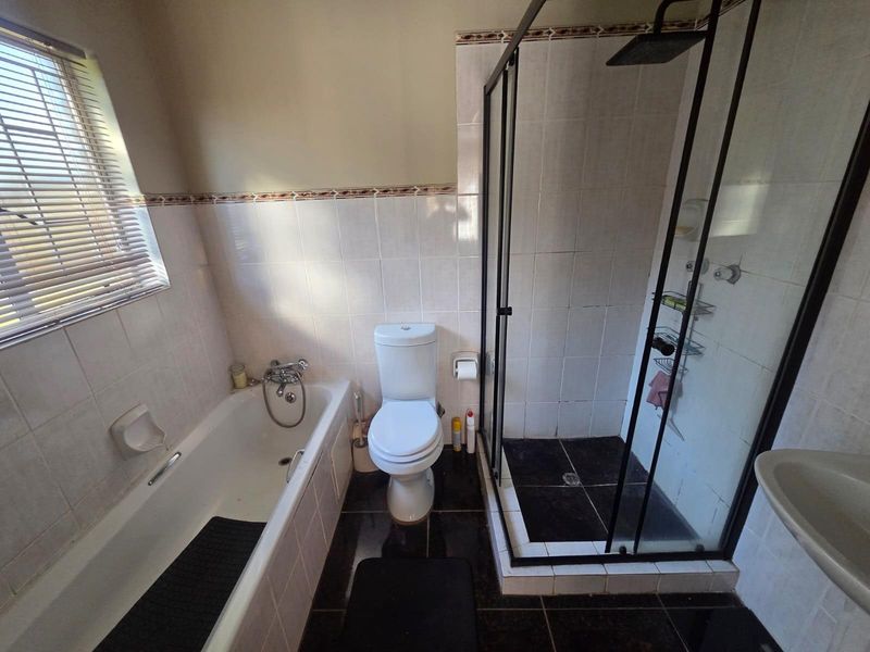 Beautiful Three-Bedroom Townhouse for Sale - Photo 7