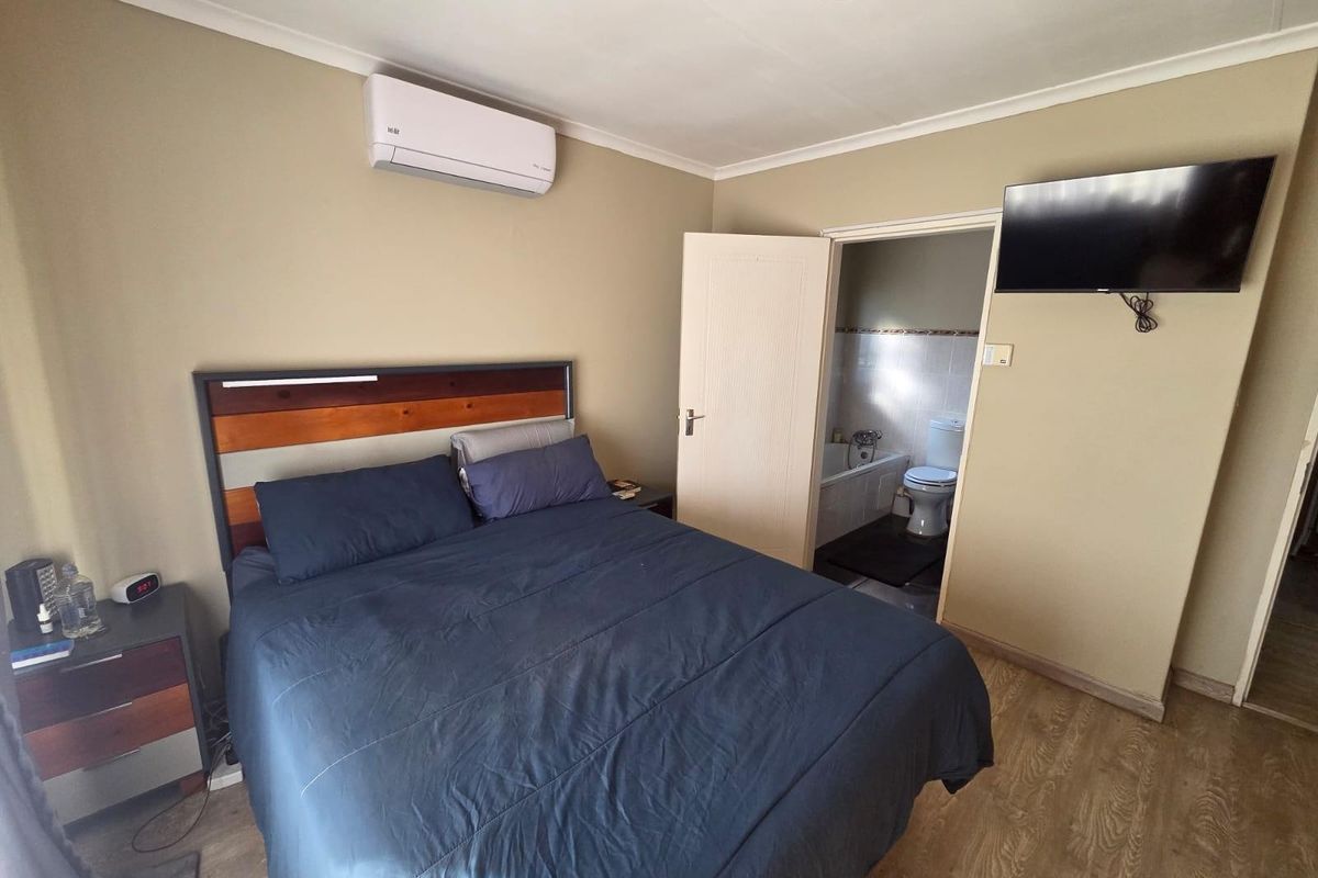 Beautiful Three-Bedroom Townhouse for Sale - Photo 3