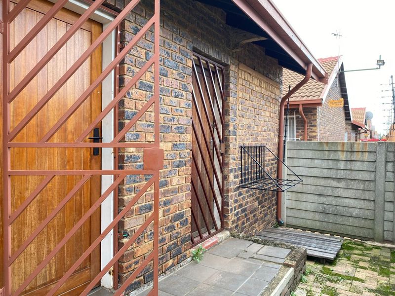 House For Sale in Edleen, Kempton Park - Photo 6