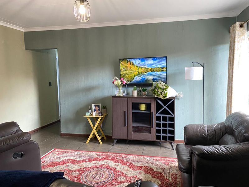 House For Sale in Edleen, Kempton Park - Photo 3
