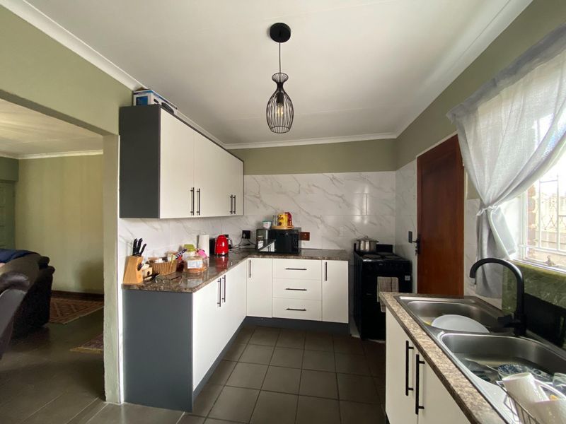 House For Sale in Edleen, Kempton Park - Photo 5