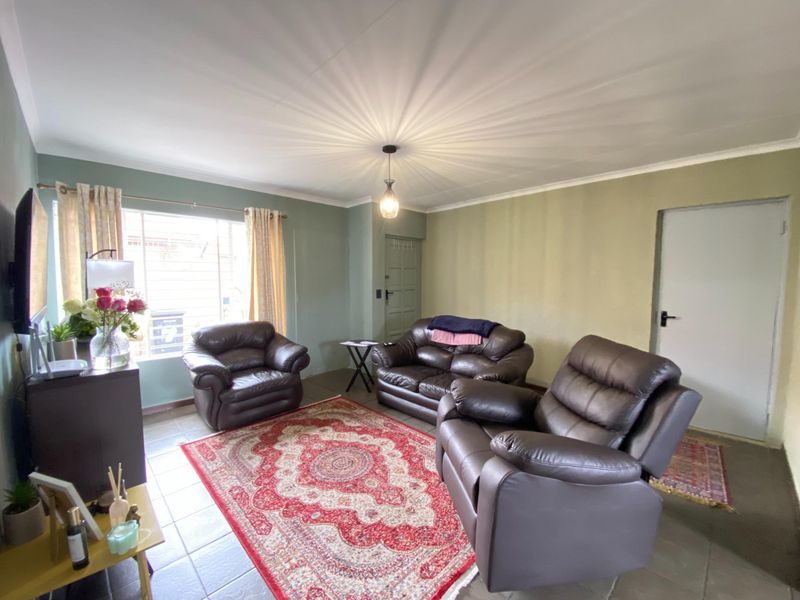 House For Sale in Edleen, Kempton Park - Photo 4
