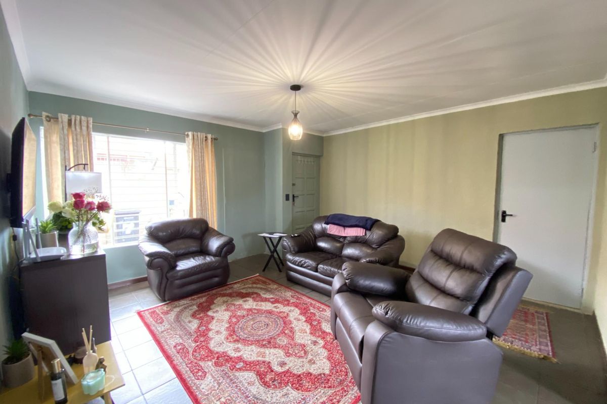 House For Sale in Edleen, Kempton Park - Photo 4