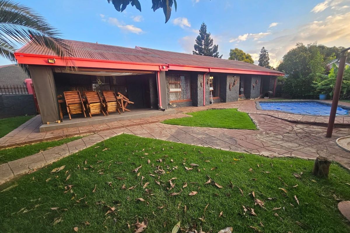 Spacious 4-Bedroom Family Home with 2 Income-Generating Flatlets in Leraatsfontein, Witbank for sale - Photo 2