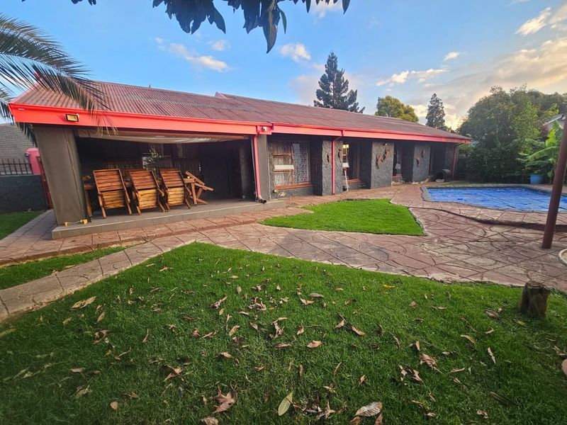 Spacious 4-Bedroom Family Home with 2 Income-Generating Flatlets in Leraatsfontein, Witbank for sale - Photo 2