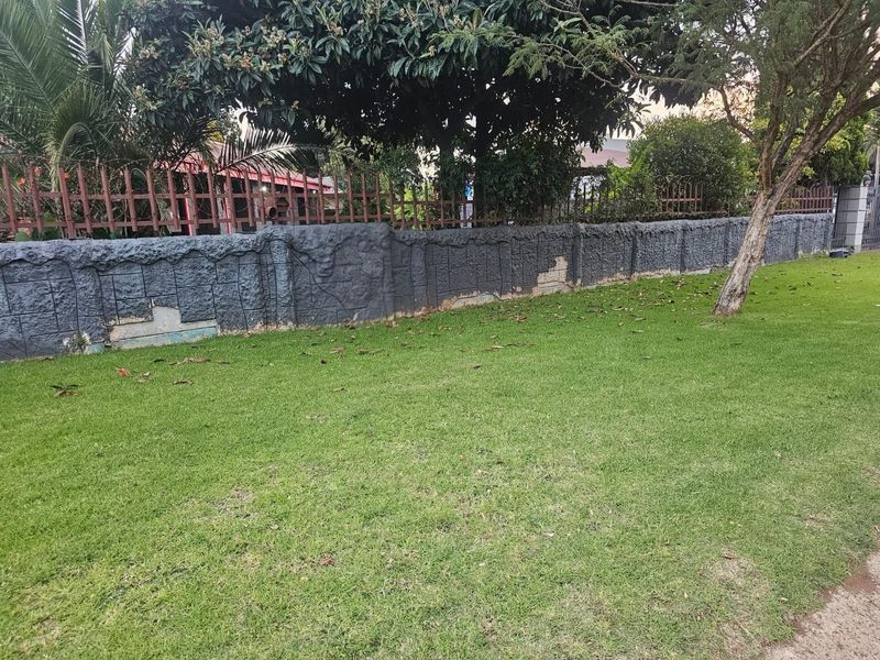Spacious 4-Bedroom Family Home with 2 Income-Generating Flatlets in Leraatsfontein, Witbank for sale - Photo 4