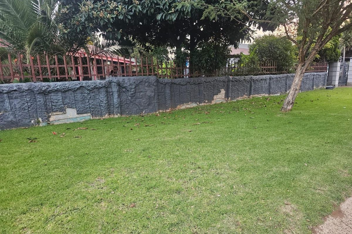 Spacious 4-Bedroom Family Home with 2 Income-Generating Flatlets in Leraatsfontein, Witbank for sale - Photo 4