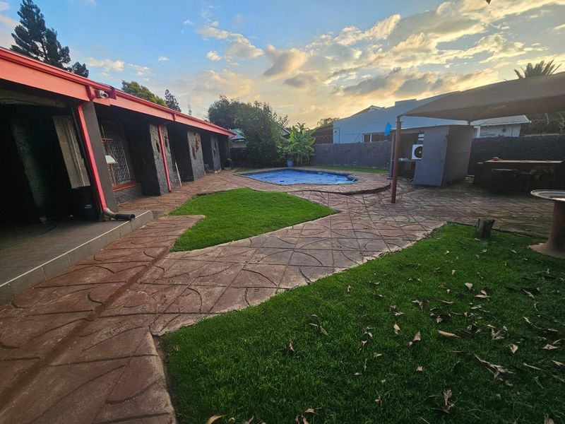 Spacious 4-Bedroom Family Home with 2 Income-Generating Flatlets in Leraatsfontein, Witbank for sale - Photo 8