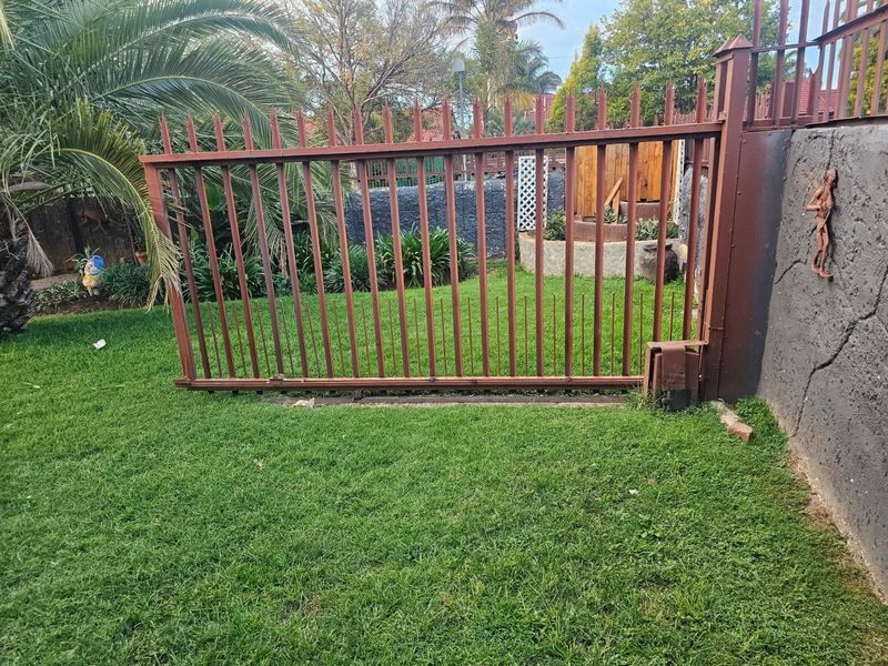 Spacious 4-Bedroom Family Home with 2 Income-Generating Flatlets in Leraatsfontein, Witbank for sale - Photo 7