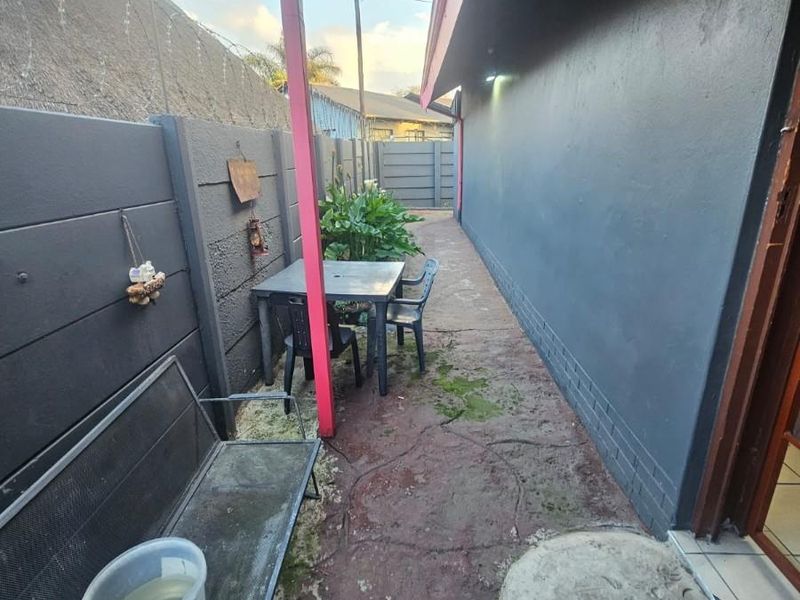 Spacious 4-Bedroom Family Home with 2 Income-Generating Flatlets in Leraatsfontein, Witbank for sale - Photo 10