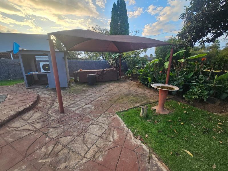 Spacious 4-Bedroom Family Home with 2 Income-Generating Flatlets in Leraatsfontein, Witbank for sale - Photo 9
