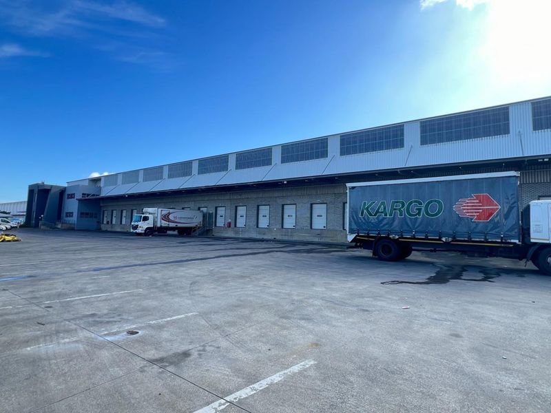 14,154m2  Neat and Secure Warehouse To Let in Montague Gardens, Cape Town - Photo 3