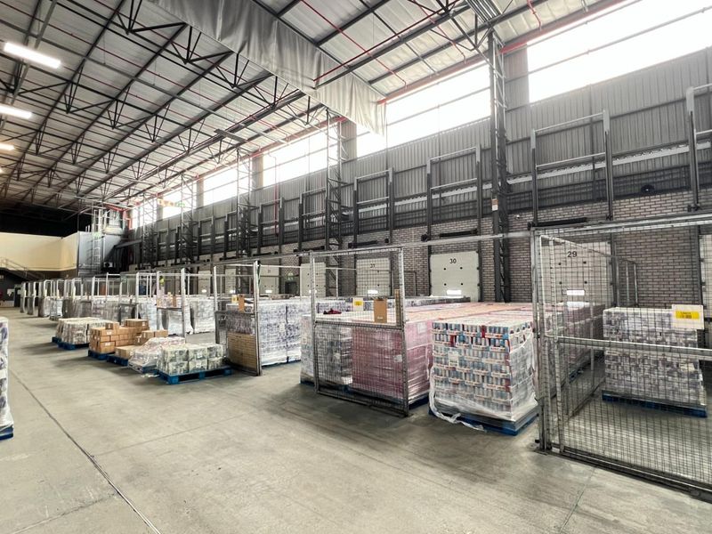 14,154m2  Neat and Secure Warehouse To Let in Montague Gardens, Cape Town - Photo 6