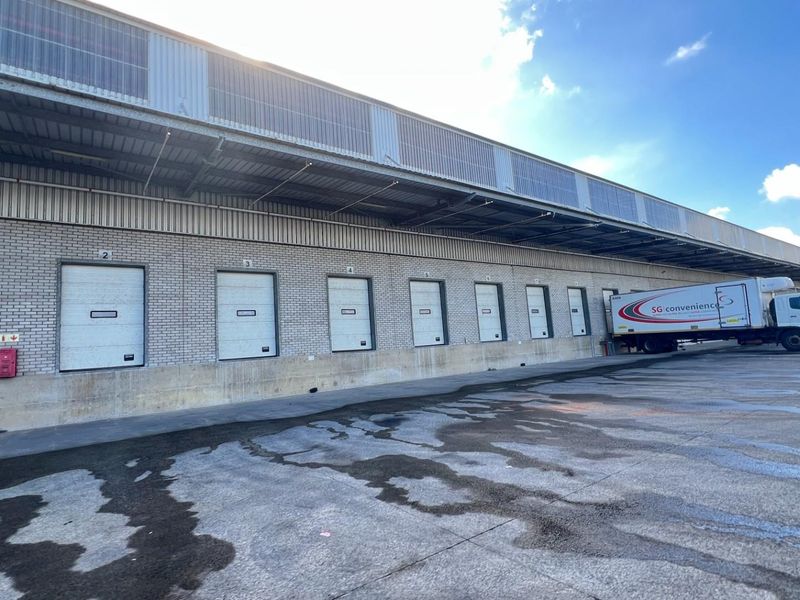 14,154m2  Neat and Secure Warehouse To Let in Montague Gardens, Cape Town - Photo 2