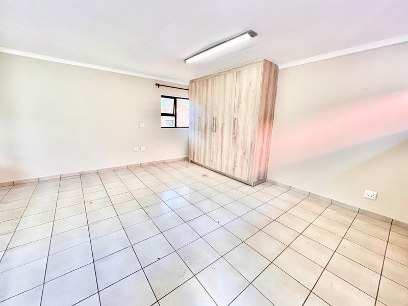 Modern 1 Bed Studio Apartment To Rent - Available 1 June - Photo 2