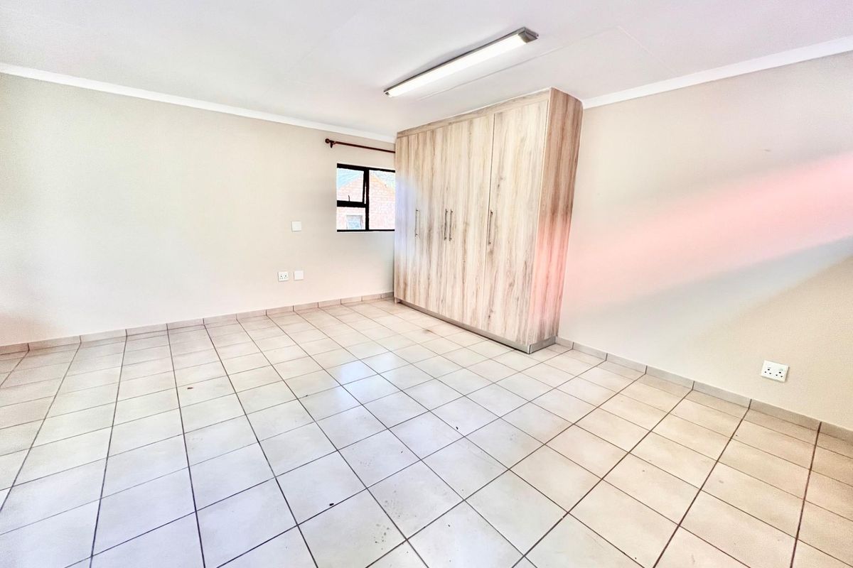 Modern 1 Bed Studio Apartment To Rent - Available 1 June - Photo 2